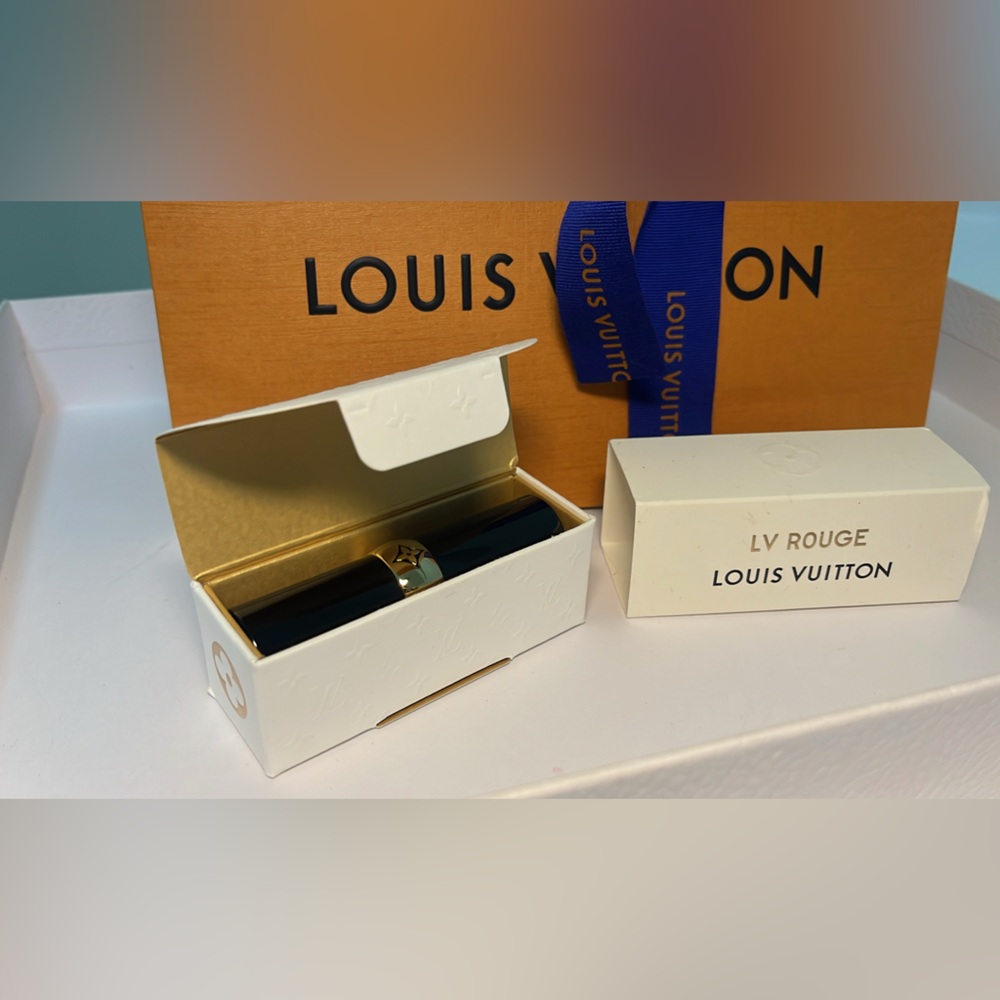 New,unused & authentic Louis Vuitton Rouge/Matte Lipstick color 207 Sensual Wave - Picture 5 of 9